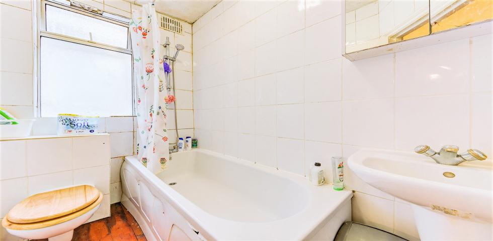 			PRIVATE GARDEN, 2 Bedroom, 1 bath, 1 reception Flat			 Leighton Gardens, KENSAL RISE